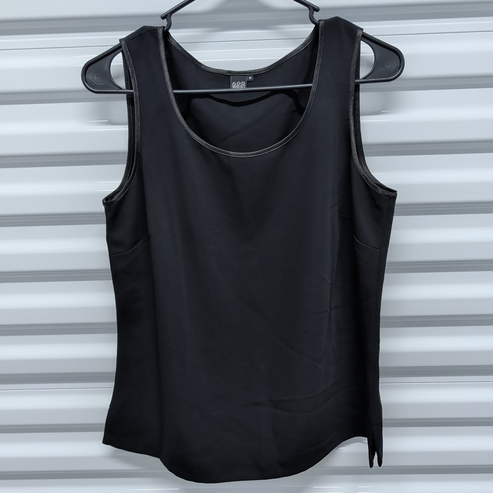 600 West‎ Tank Top Size M Womens Black Scoop Neck Sleeveless Blouse Satin Trim